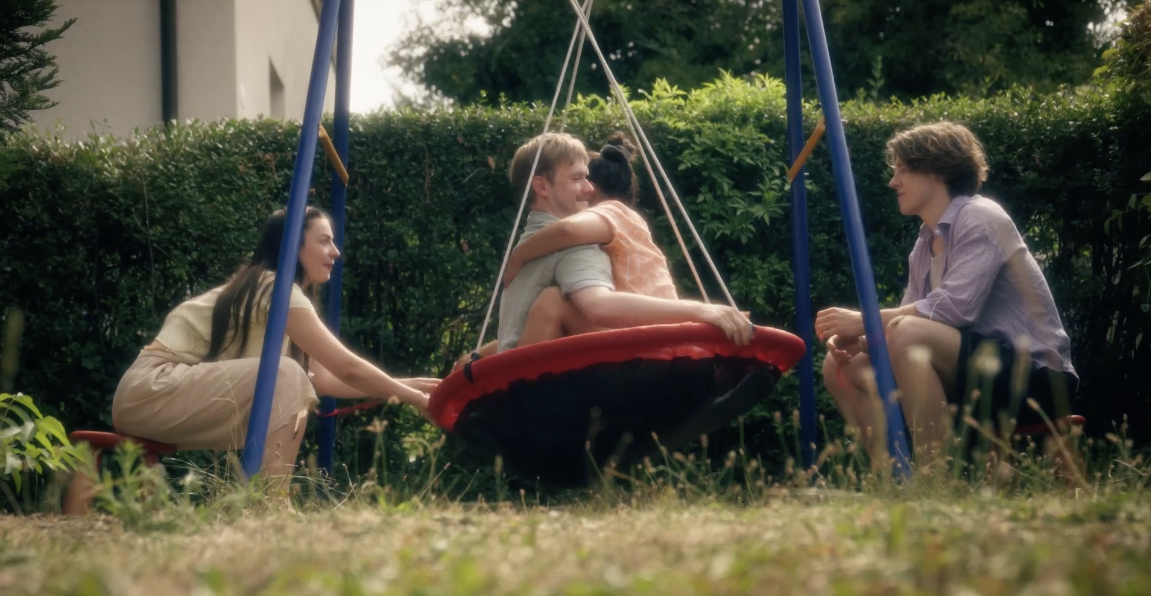 Filmstill Nähe Kommt von Nähen